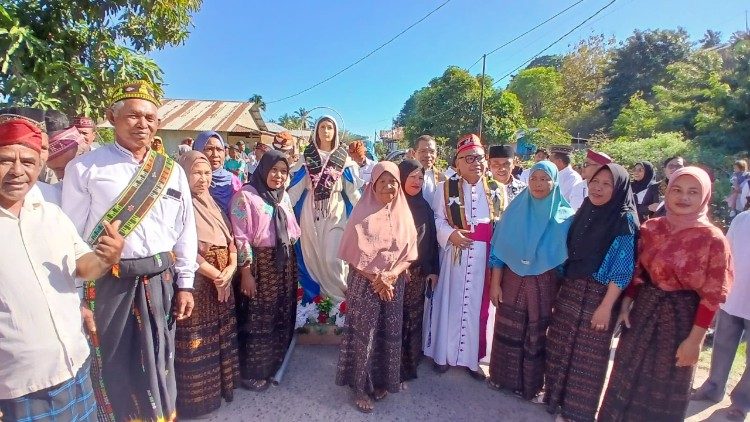 ယုံကြည်ခြင်းနှင့် သဘာဝတရား၏ ခြေရာများ- ဖလောရက်စ်ကျွန်းရှိ မာရိယာရ် ဘုရားဖူးခရီးစဉ်က ဖန် ဆင်းရှင်၏ သဘာဝပတ်ဝန်းကျင်ကို ထိန်းသိမ်းစောင့်ရှောက်ရန် လှုံ့ဆော်ပေးလျက်ရှိသည်။