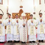 မန္တလေးကက်သလစ်ဂိုဏ်းချုပ်သာသနာမှ ကိုရင်(၅)ပါး၏ ဦးပဥ္စင်းကြီးသိက္ခာတင်ပွဲမစ္ဆားတရား။